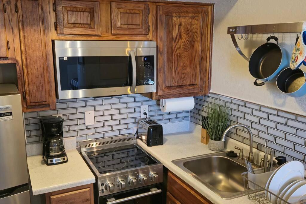 Cozy Updated Cove Of Heaven, 5Mins To Lake Hefner! Oklahoma City Luaran gambar